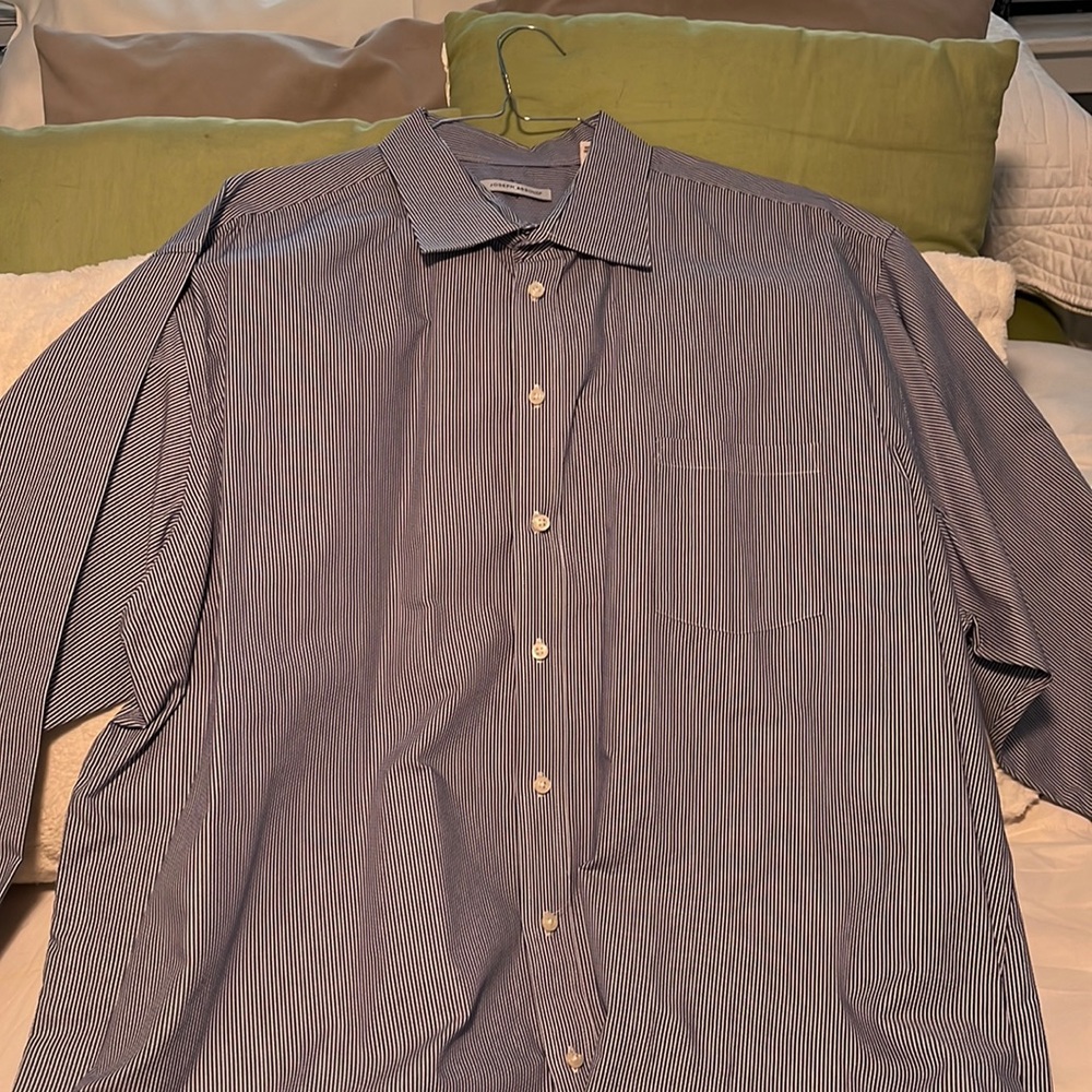 Joseph Abboud men’s dress shirt. Neck 20 arms 36/47 tall. 100% cotton.